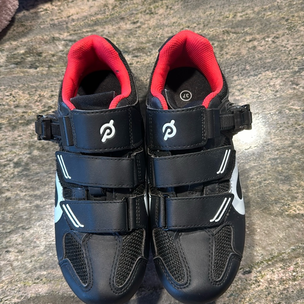 Peloton gently used cycle shoes